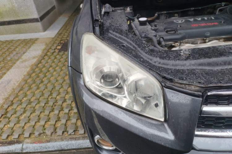 Used Toyota RAV4 2010 2.4L Automatic Deluxe Upgrade Edition Right Front Headlight