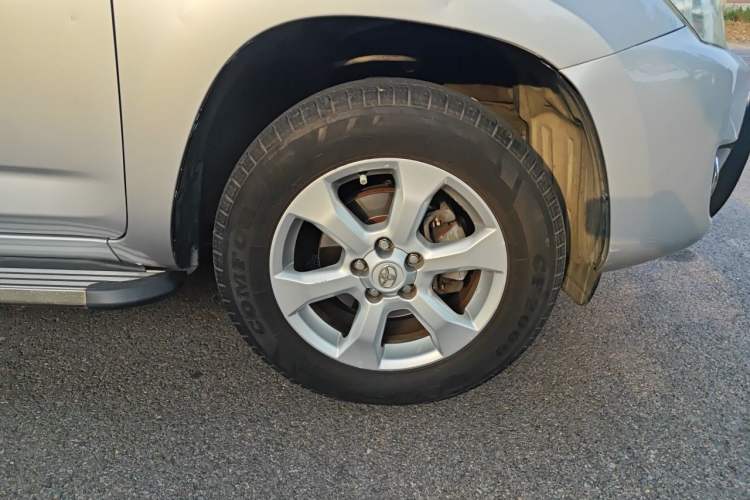 Used Toyota RAV4 2010 2.0L Automatic Deluxe Upgrade Edition Right Front Wheel Hub