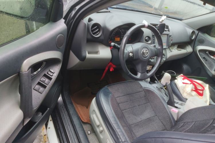 Used Toyota RAV4 2010 2.4L Automatic Deluxe Upgrade Edition Steering Wheel