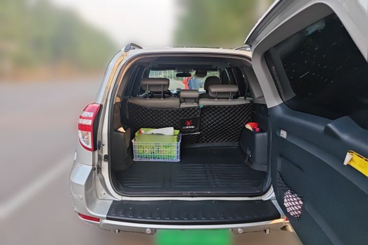 Used Toyota RAV4 2010 2.0L Automatic Deluxe Upgrade Edition Trunk