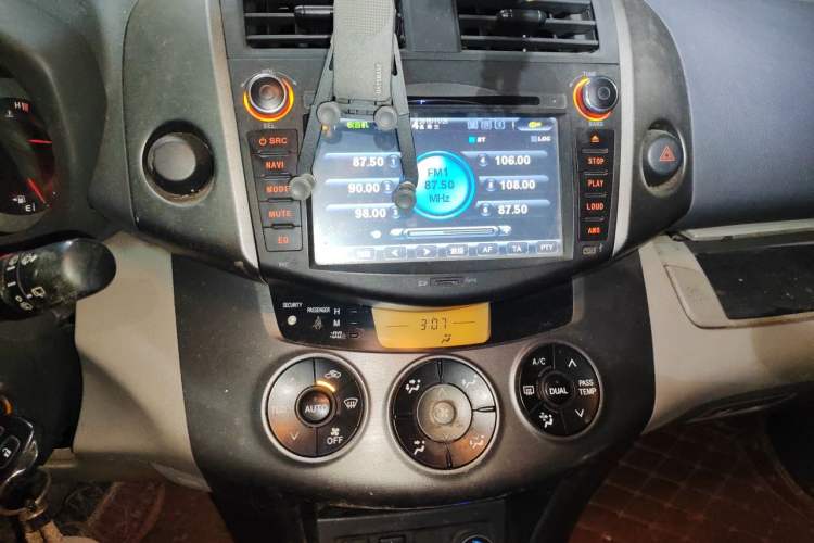 Used Toyota RAV4 2010 2.0L Automatic Deluxe Upgrade Edition Audio And AC Panel