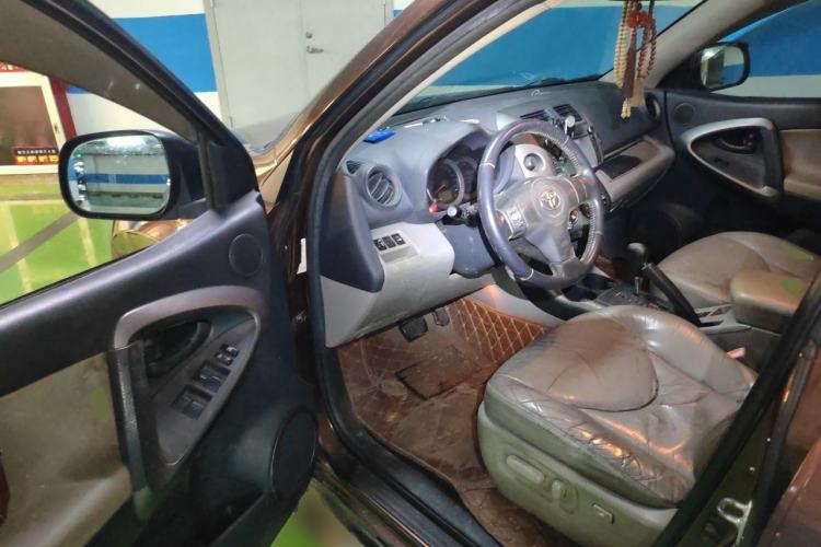 Used Toyota RAV4 2010 2.0L Automatic Deluxe Upgrade Edition Driver Seat
