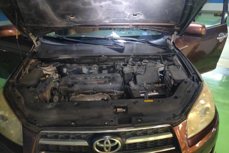 Used Toyota RAV4 2010 2.0L Automatic Deluxe Upgrade Edition Engine Bay