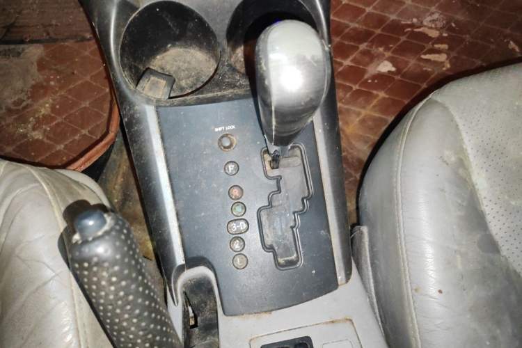 Used Toyota RAV4 2010 2.0L Automatic Deluxe Upgrade Edition Gear Lever