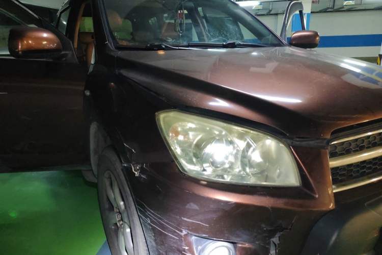 Used Toyota RAV4 2010 2.0L Automatic Deluxe Upgrade Edition Right Front Headlight