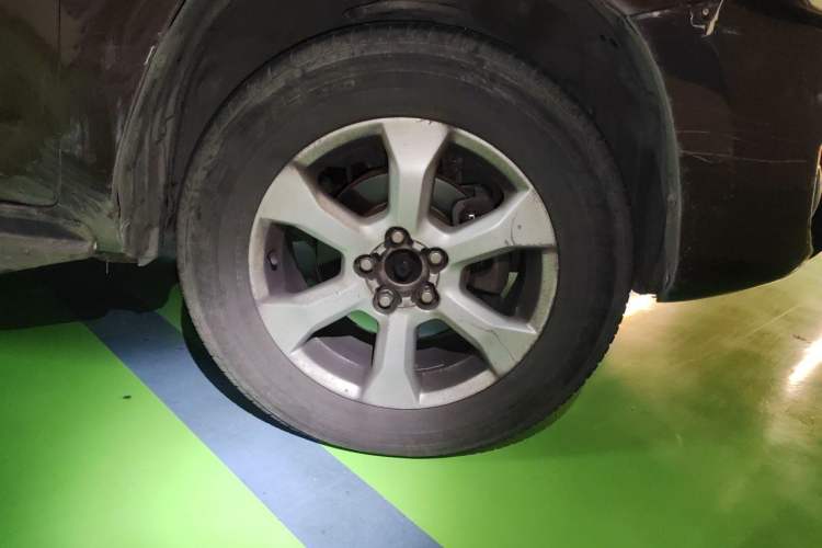 Used Toyota RAV4 2010 2.0L Automatic Deluxe Upgrade Edition Right Front Wheel Hub