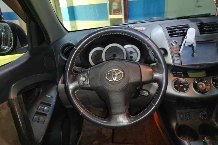 Used Toyota RAV4 2010 2.0L Automatic Deluxe Upgrade Edition Steering Wheel