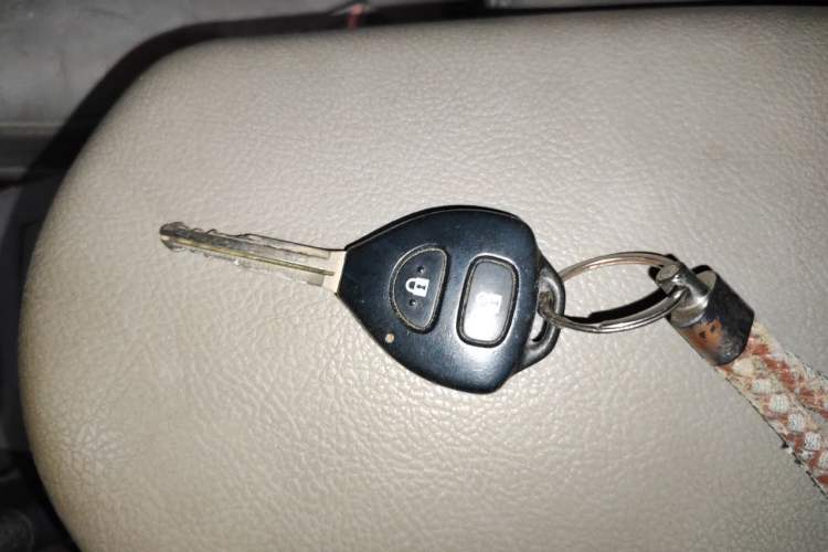 Used Toyota RAV4 2010 2.0L Automatic Deluxe Upgrade Edition Vehicle Key
