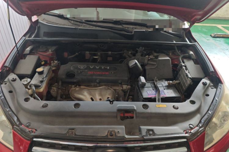 Used Toyota RAV4 2010 2.4L Automatic Deluxe Upgrade Edition Engine Bay