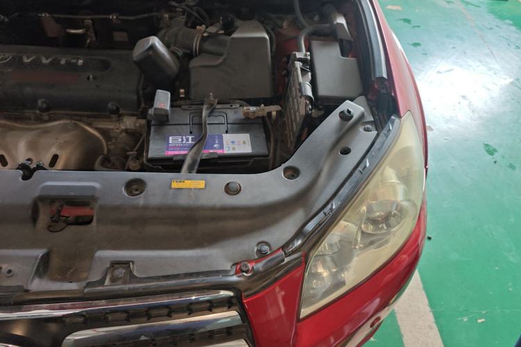 Used Toyota RAV4 2010 2.4L Automatic Deluxe Upgrade Edition Engine Bay Left