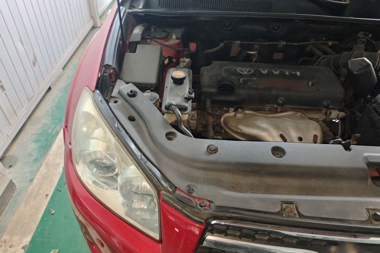 Used Toyota RAV4 2010 2.4L Automatic Deluxe Upgrade Edition Engine Bay Right