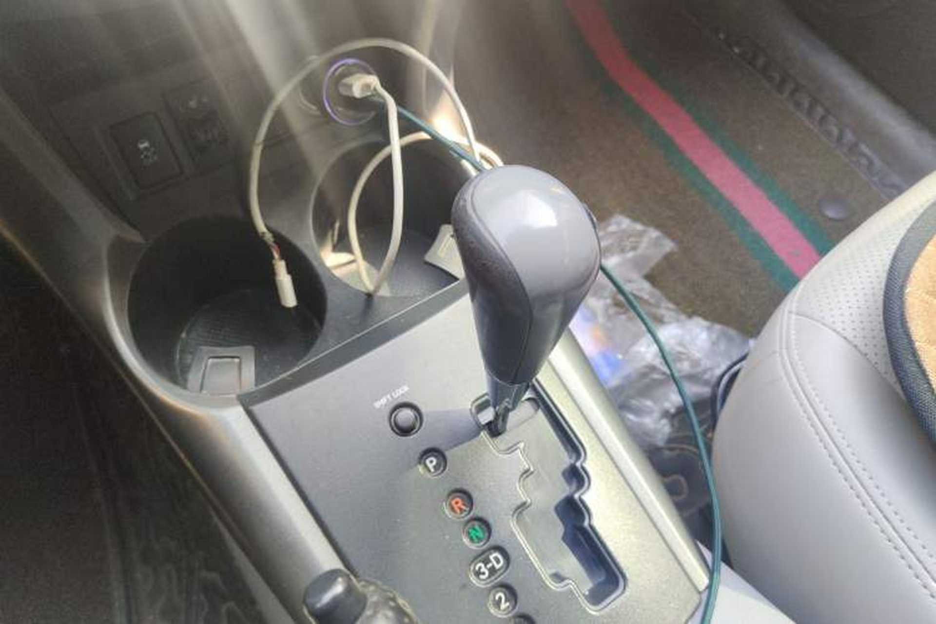 Used Toyota RAV4 2010 2.0L Automatic Deluxe Upgrade Edition Gear Lever