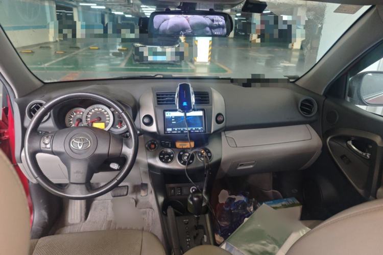 Used Toyota RAV4 2010 2.4L Automatic Deluxe Upgrade Edition Interior 2