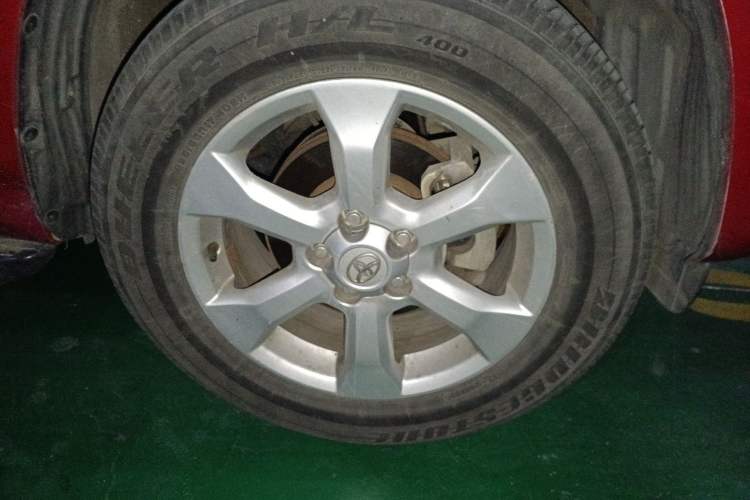 Used Toyota RAV4 2010 2.0L Automatic Deluxe Upgrade Edition Right Front Wheel Hub