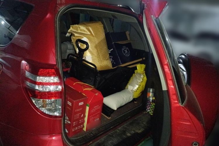 Used Toyota RAV4 2010 2.0L Automatic Deluxe Upgrade Edition Trunk