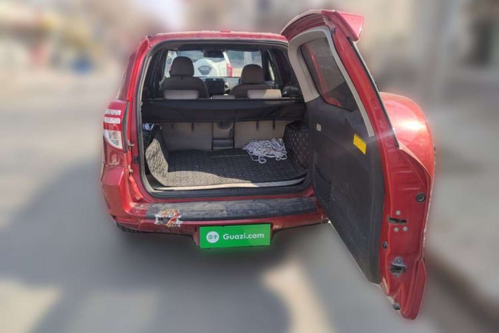 Used Toyota RAV4 2010 2.0L Automatic Deluxe Upgrade Edition Trunk