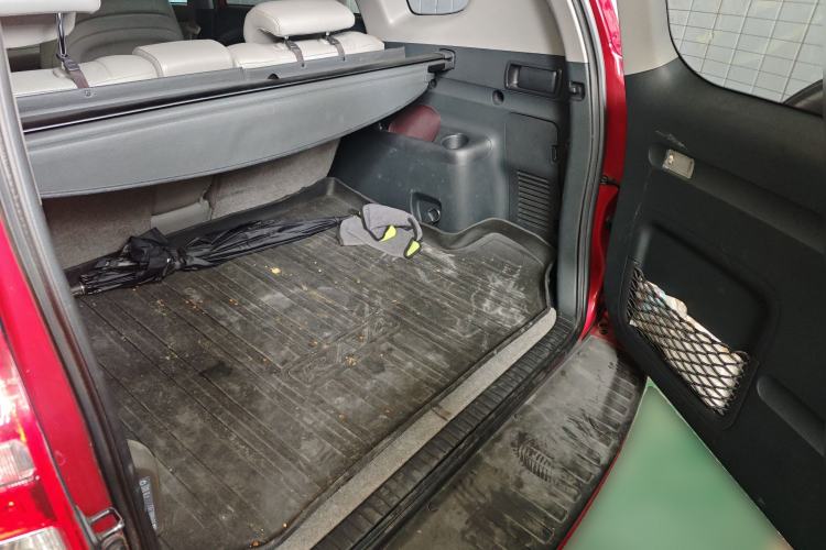 Used Toyota RAV4 2010 2.4L Automatic Deluxe Upgrade Edition Trunk