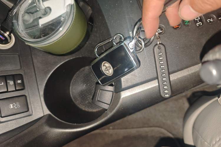 Used Toyota RAV4 2010 2.4L Automatic Deluxe Upgrade Edition Vehicle Key
