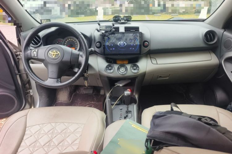Used Toyota RAV4 2010 2.0L Automatic Deluxe Upgrade Edition Center Console