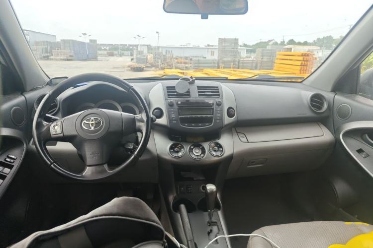 Used Toyota RAV4 2010 2.0L Automatic Deluxe Upgrade Edition Center Console