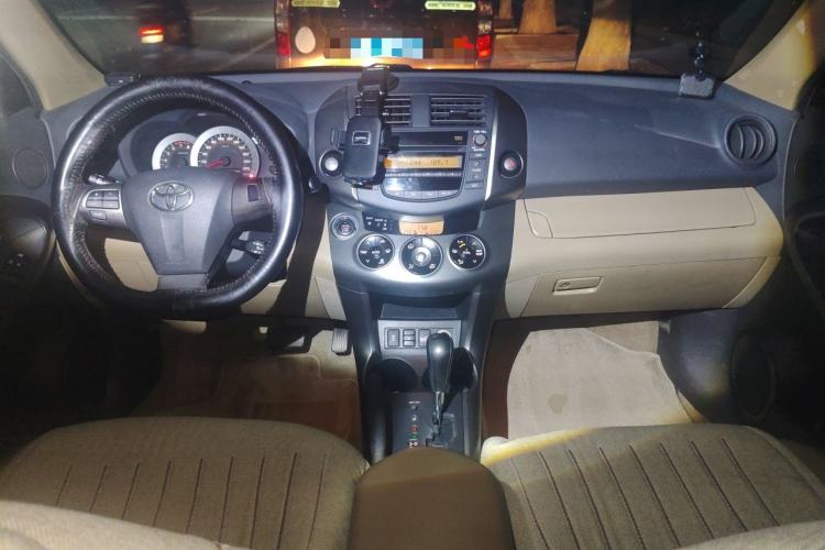 Used Toyota RAV4 2010 2.4L Automatic Deluxe Upgrade Edition Center Console