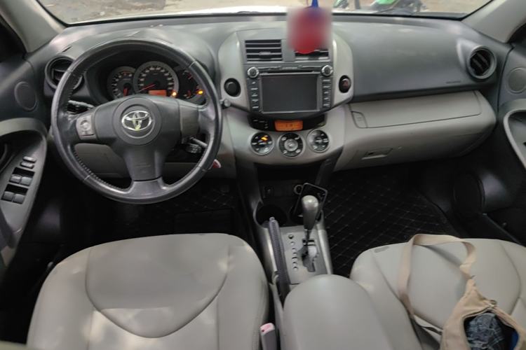 Used Toyota RAV4 2010 2.0L Automatic Deluxe Upgrade Edition Center Console