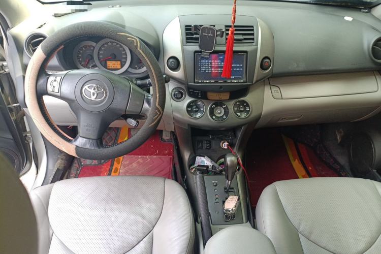 Used Toyota RAV4 2010 2.4L Automatic Deluxe Upgrade Edition Center Console