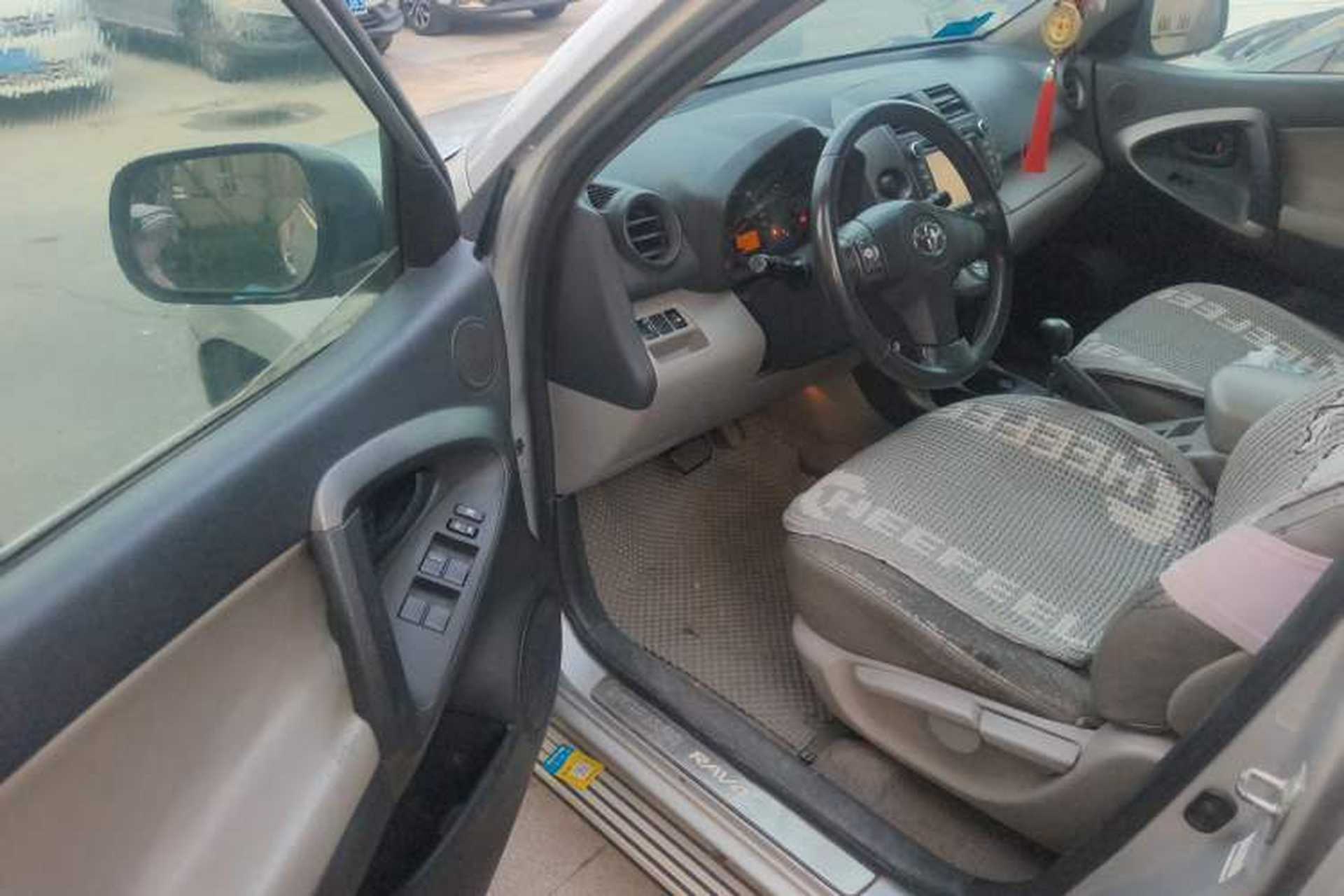 Used Toyota RAV4 2010 2.0L Automatic Deluxe Upgrade Edition Driver Seat