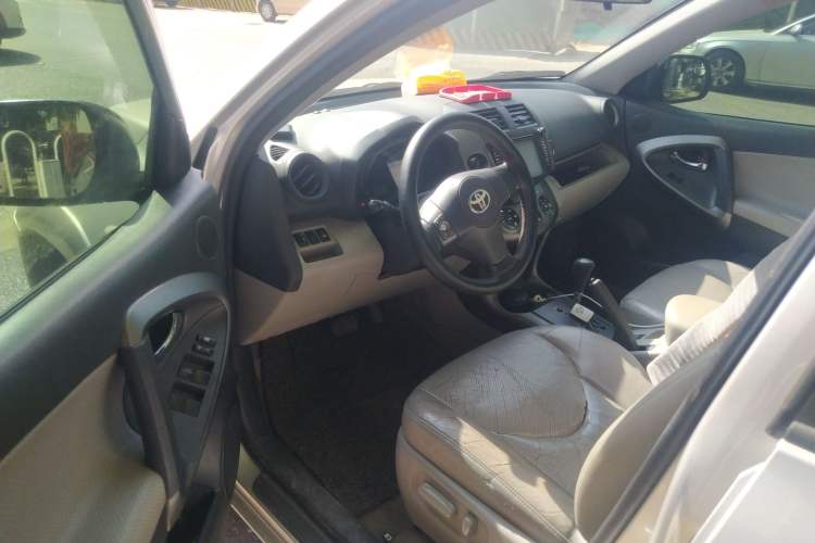 Used Toyota RAV4 2010 2.4L Automatic Deluxe Upgrade Edition Driver Seat