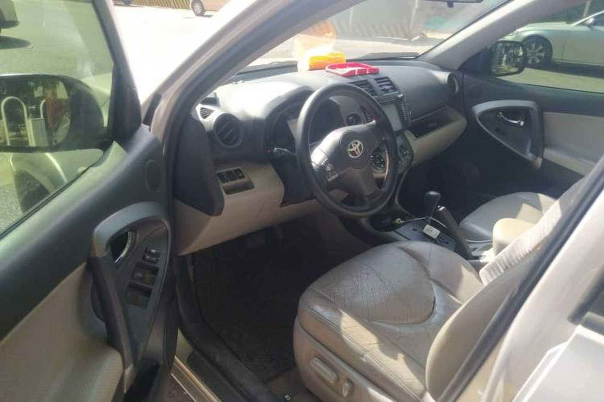 Used Toyota RAV4 2010 2.4L Automatic Deluxe Upgrade Edition Driver Seat