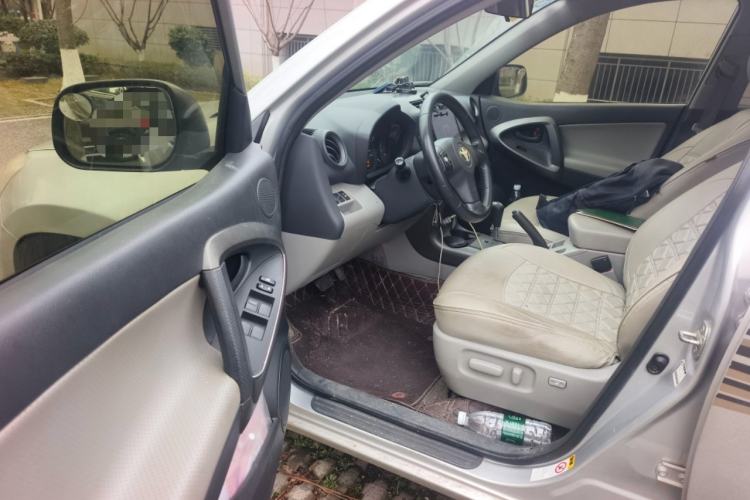Used Toyota RAV4 2010 2.0L Automatic Deluxe Upgrade Edition Driver Seat