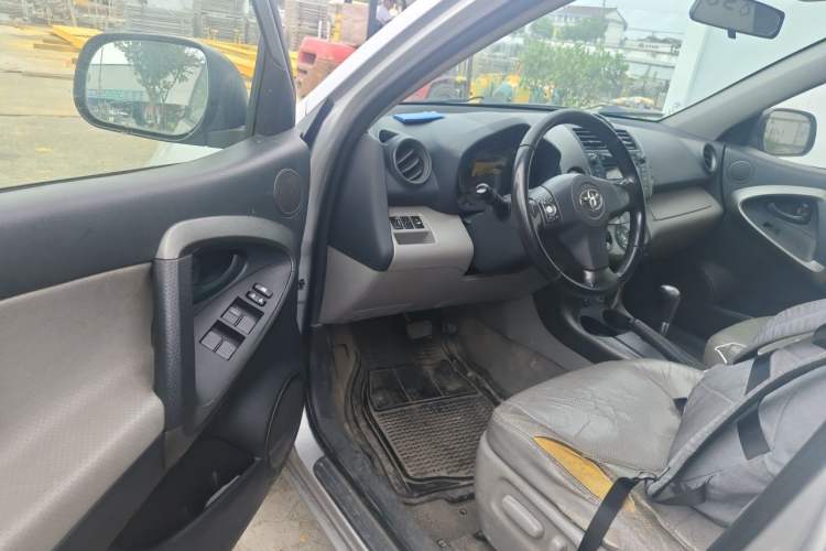 Used Toyota RAV4 2010 2.0L Automatic Deluxe Upgrade Edition Driver Seat