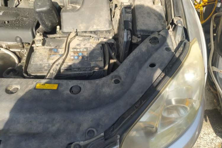 Used Toyota RAV4 2010 2.4L Automatic Deluxe Upgrade Edition Engine Bay Left