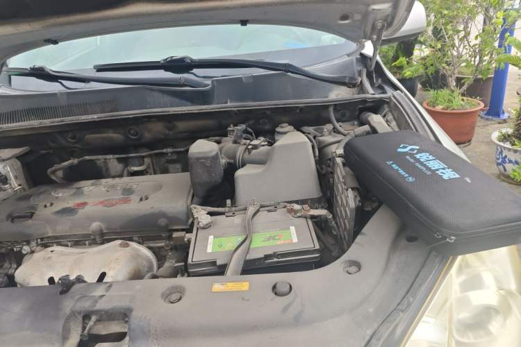 Used Toyota RAV4 2010 2.0L Automatic Deluxe Upgrade Edition Engine Bay Left