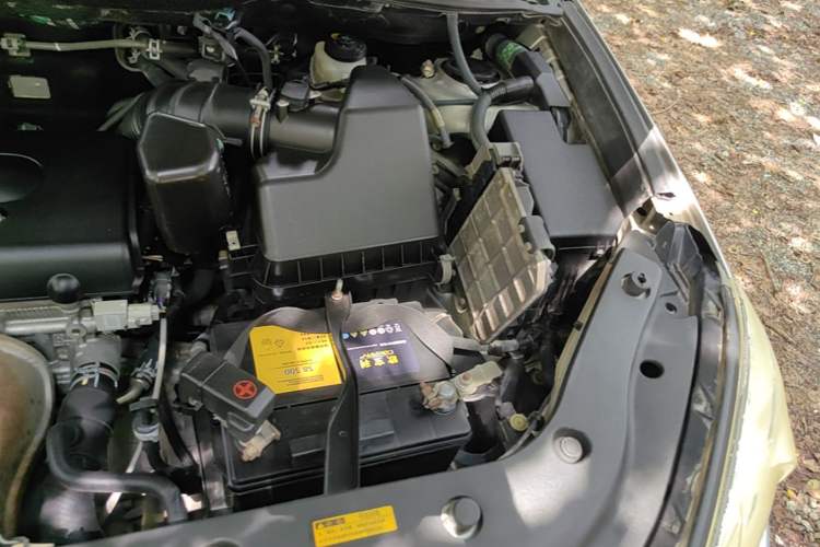 Used Toyota RAV4 2010 2.0L Automatic Deluxe Upgrade Edition Engine Bay Left