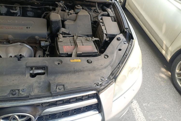 Used Toyota RAV4 2010 2.4L Automatic Deluxe Upgrade Edition Engine Bay Left