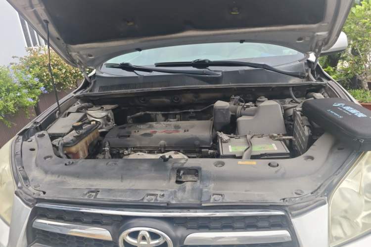 Used Toyota RAV4 2010 2.0L Automatic Deluxe Upgrade Edition Engine Bay