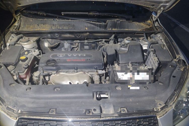 Used Toyota RAV4 2010 2.4L Automatic Deluxe Upgrade Edition Engine Bay