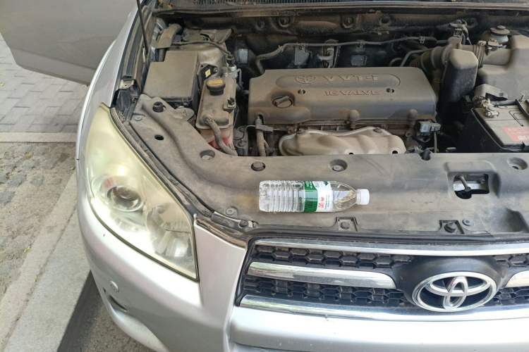 Used Toyota RAV4 2010 2.4L Automatic Deluxe Upgrade Edition Engine Bay Right