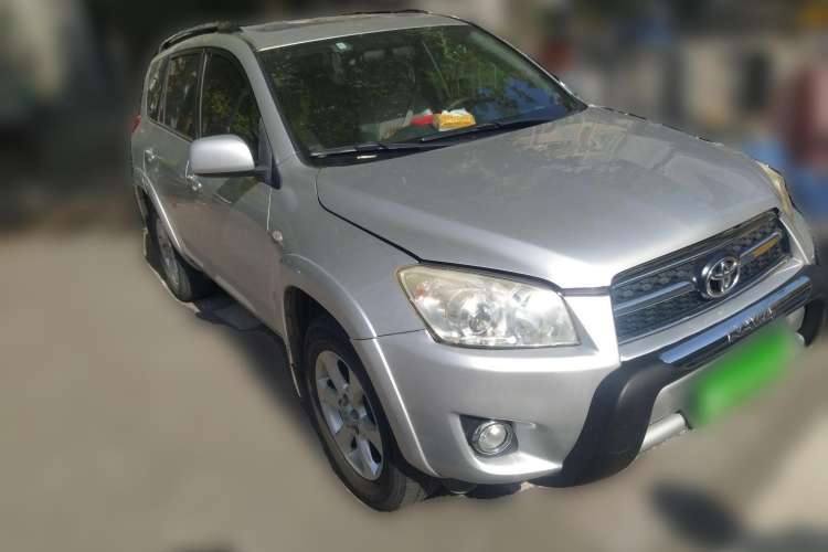 Used Toyota RAV4 2010 2.4L Automatic Deluxe Upgrade Edition Front Right 45 Deg