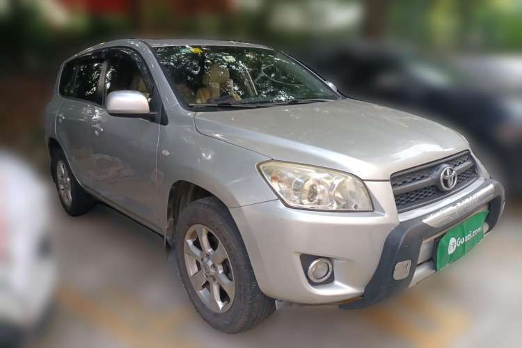 Used Toyota RAV4 2010 2.0L Automatic Deluxe Upgrade Edition Front Right 45 Deg