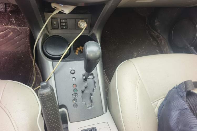 Used Toyota RAV4 2010 2.0L Automatic Deluxe Upgrade Edition Gear Lever