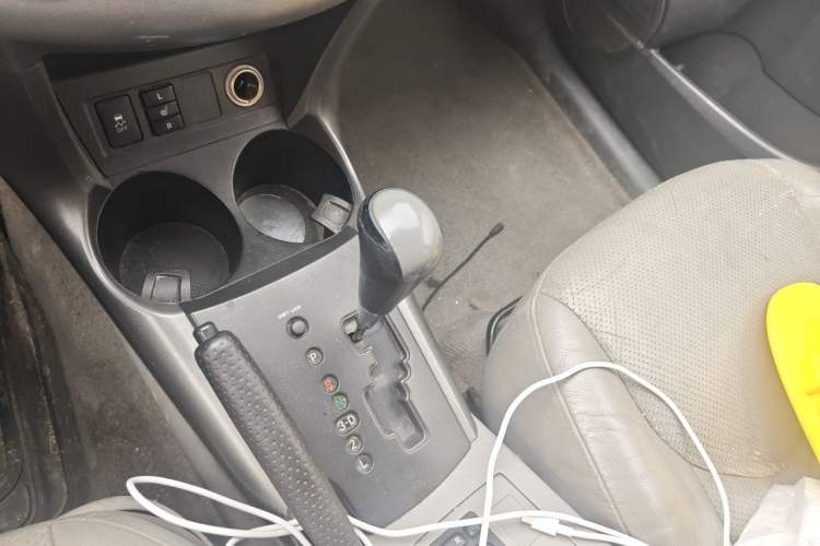 Used Toyota RAV4 2010 2.0L Automatic Deluxe Upgrade Edition Gear Lever
