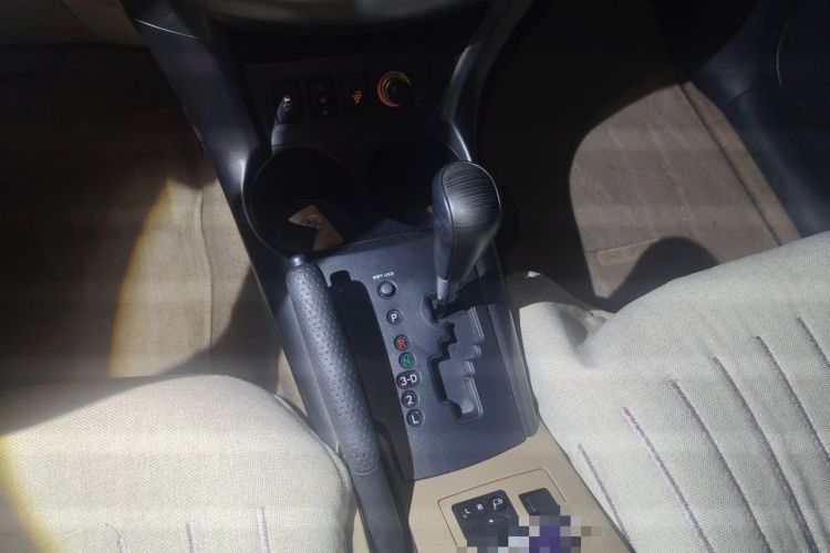 Used Toyota RAV4 2010 2.4L Automatic Deluxe Upgrade Edition Gear Lever