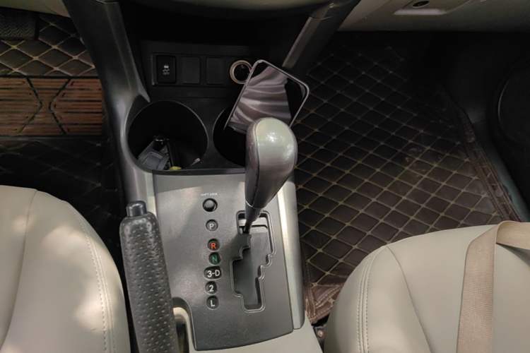 Used Toyota RAV4 2010 2.0L Automatic Deluxe Upgrade Edition Gear Lever