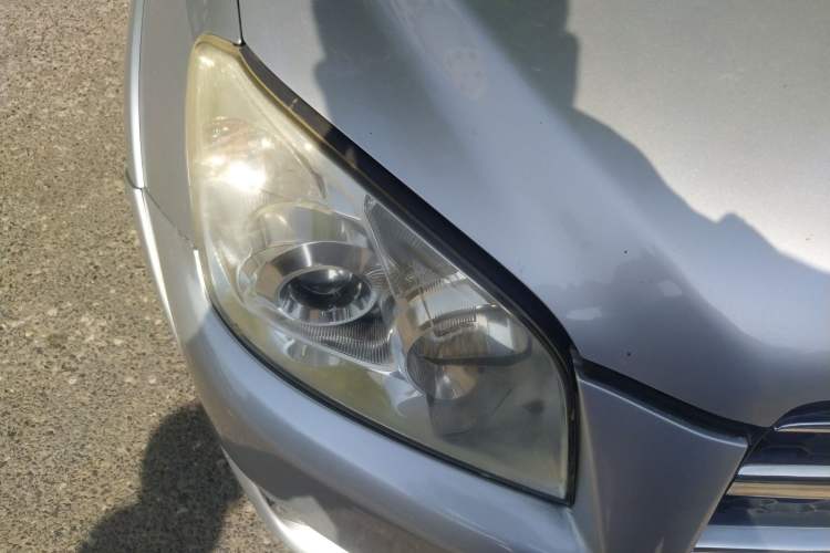 Used Toyota RAV4 2010 2.4L Automatic Deluxe Upgrade Edition Right Front Headlight