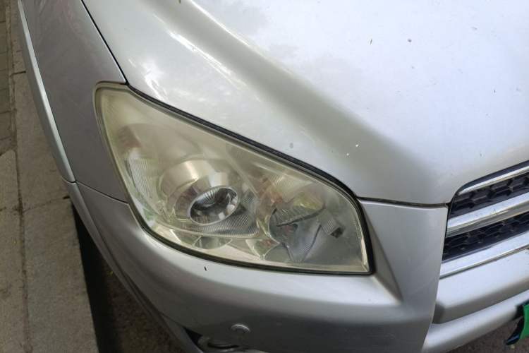 Used Toyota RAV4 2010 2.4L Automatic Deluxe Upgrade Edition Right Front Headlight