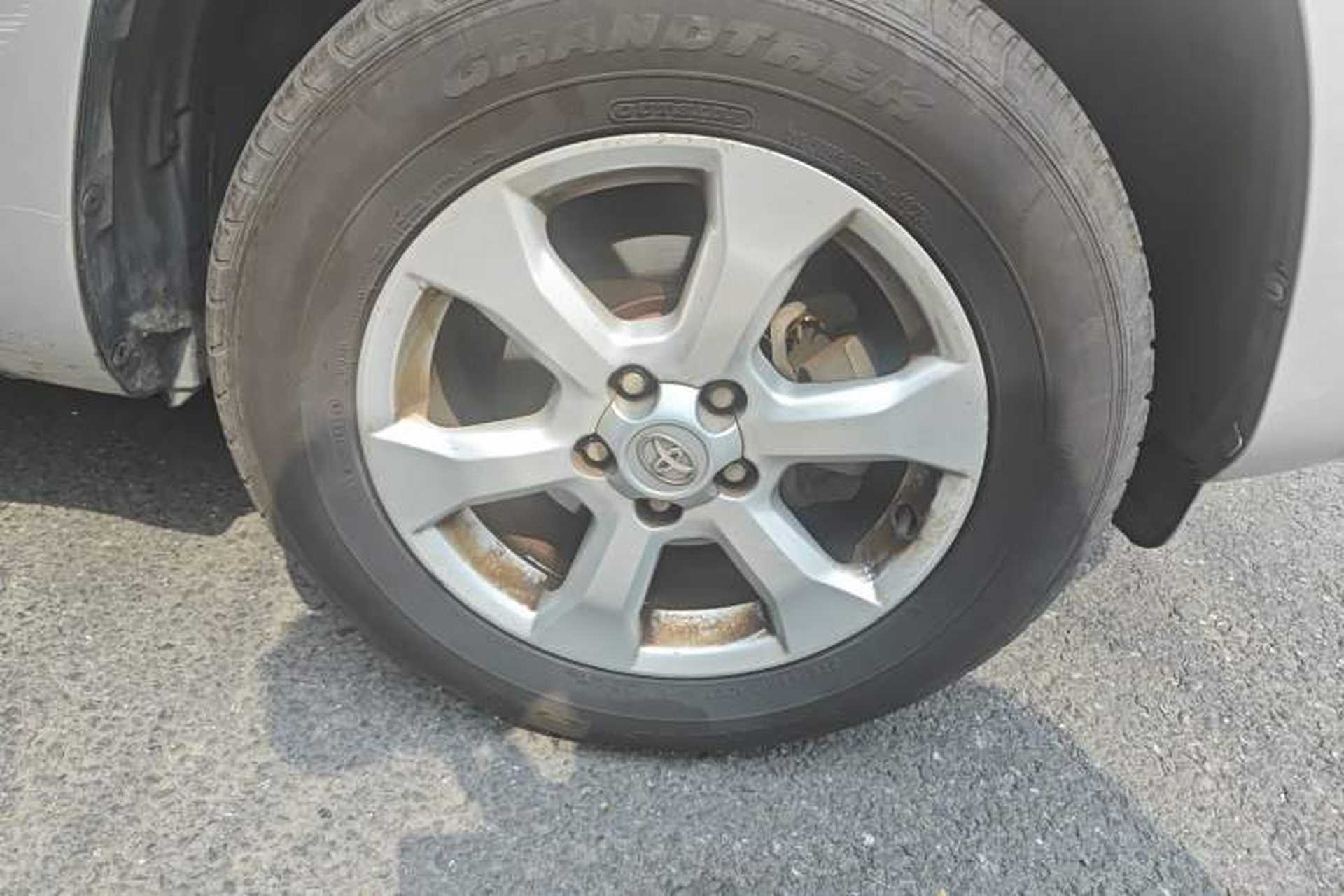 Used Toyota RAV4 2010 2.0L Automatic Deluxe Upgrade Edition Right Front Wheel Hub