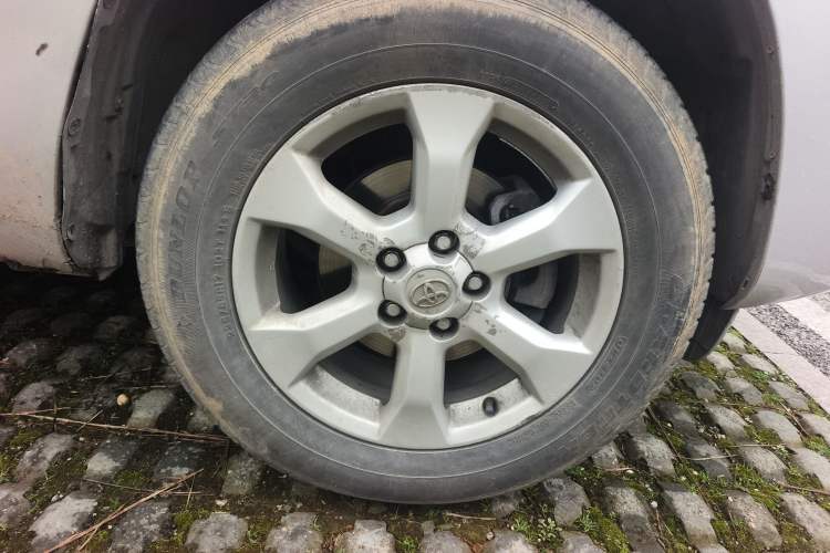 Used Toyota RAV4 2010 2.0L Automatic Deluxe Upgrade Edition Right Front Wheel Hub