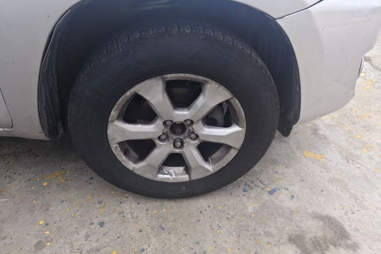 Used Toyota RAV4 2010 2.0L Automatic Deluxe Upgrade Edition Right Front Wheel Hub